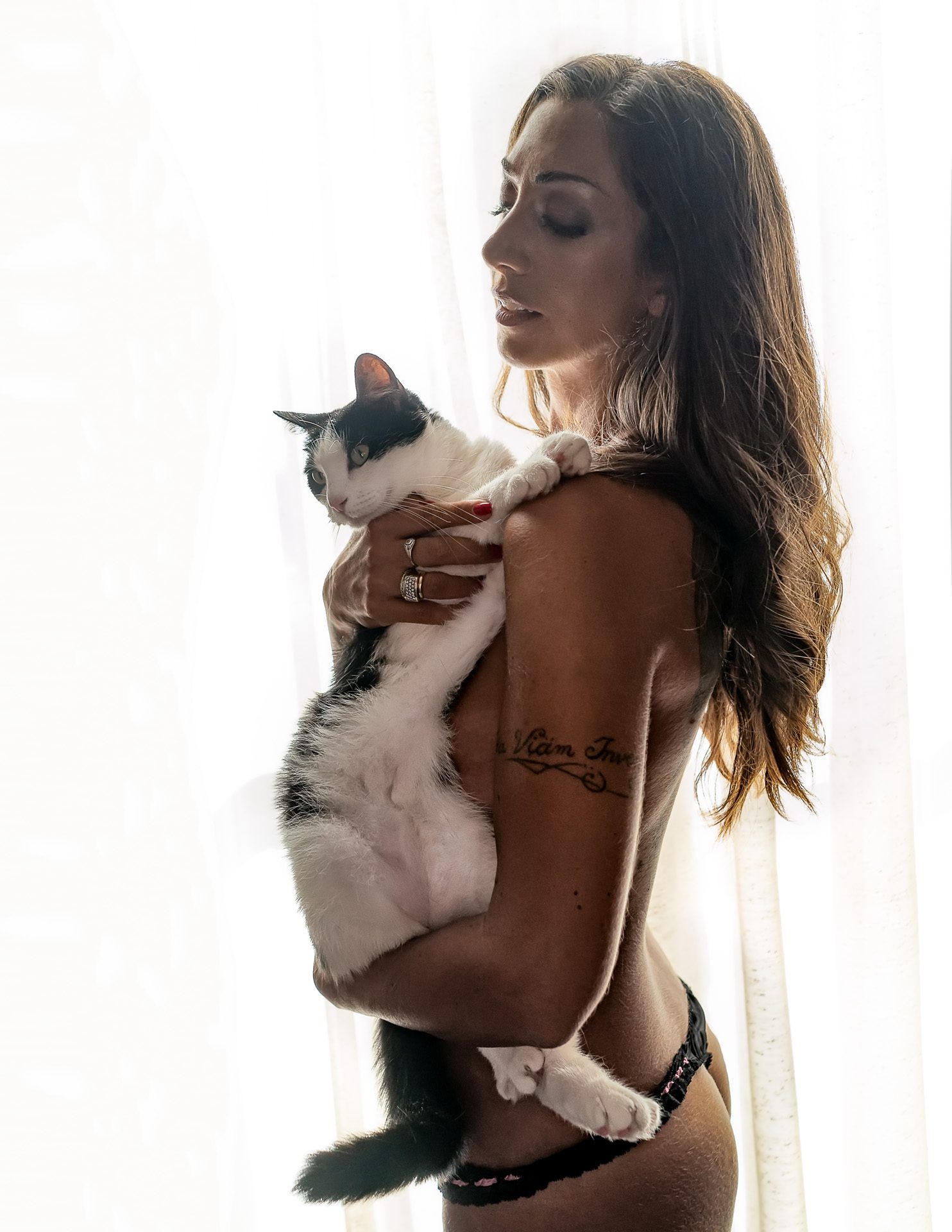You can leave your cat on